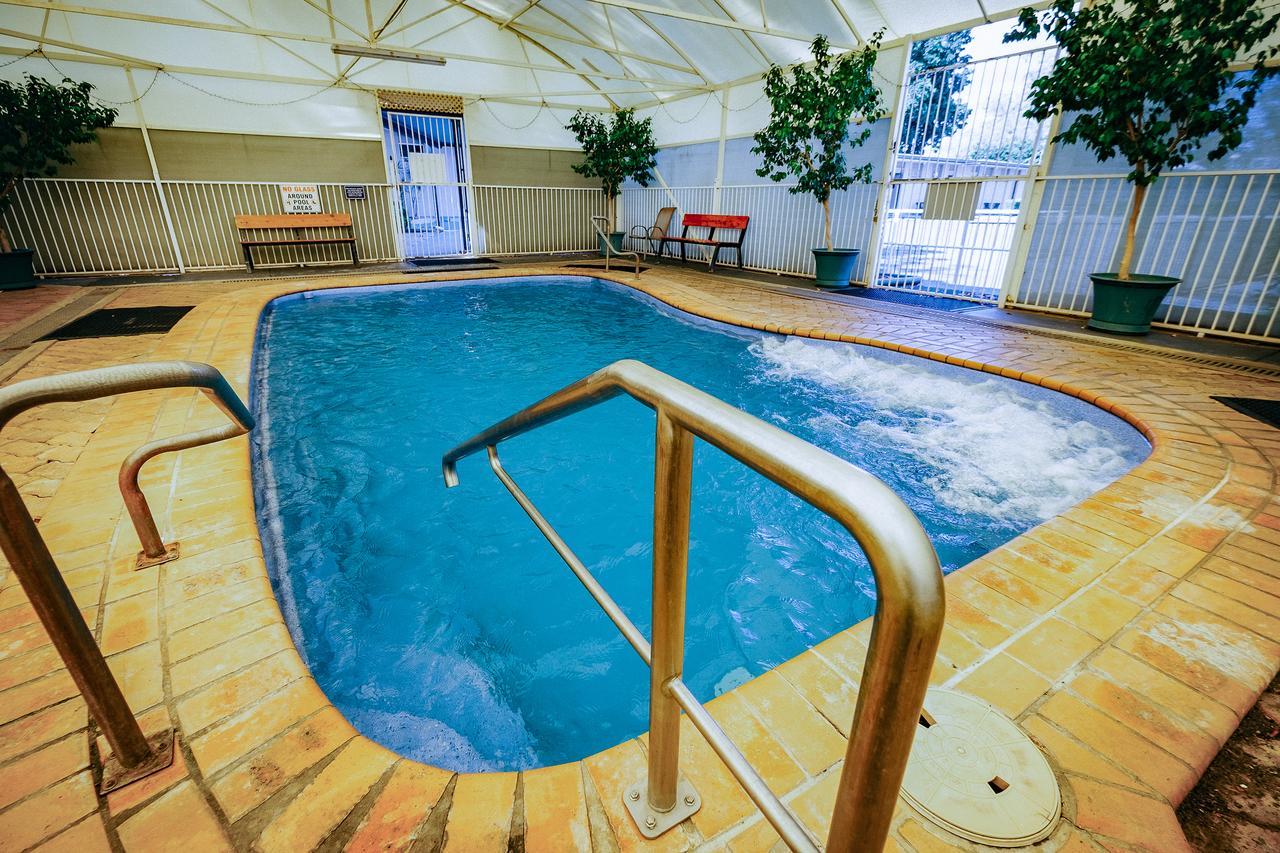 מורי Artesian Spa Motel מראה חיצוני תמונה