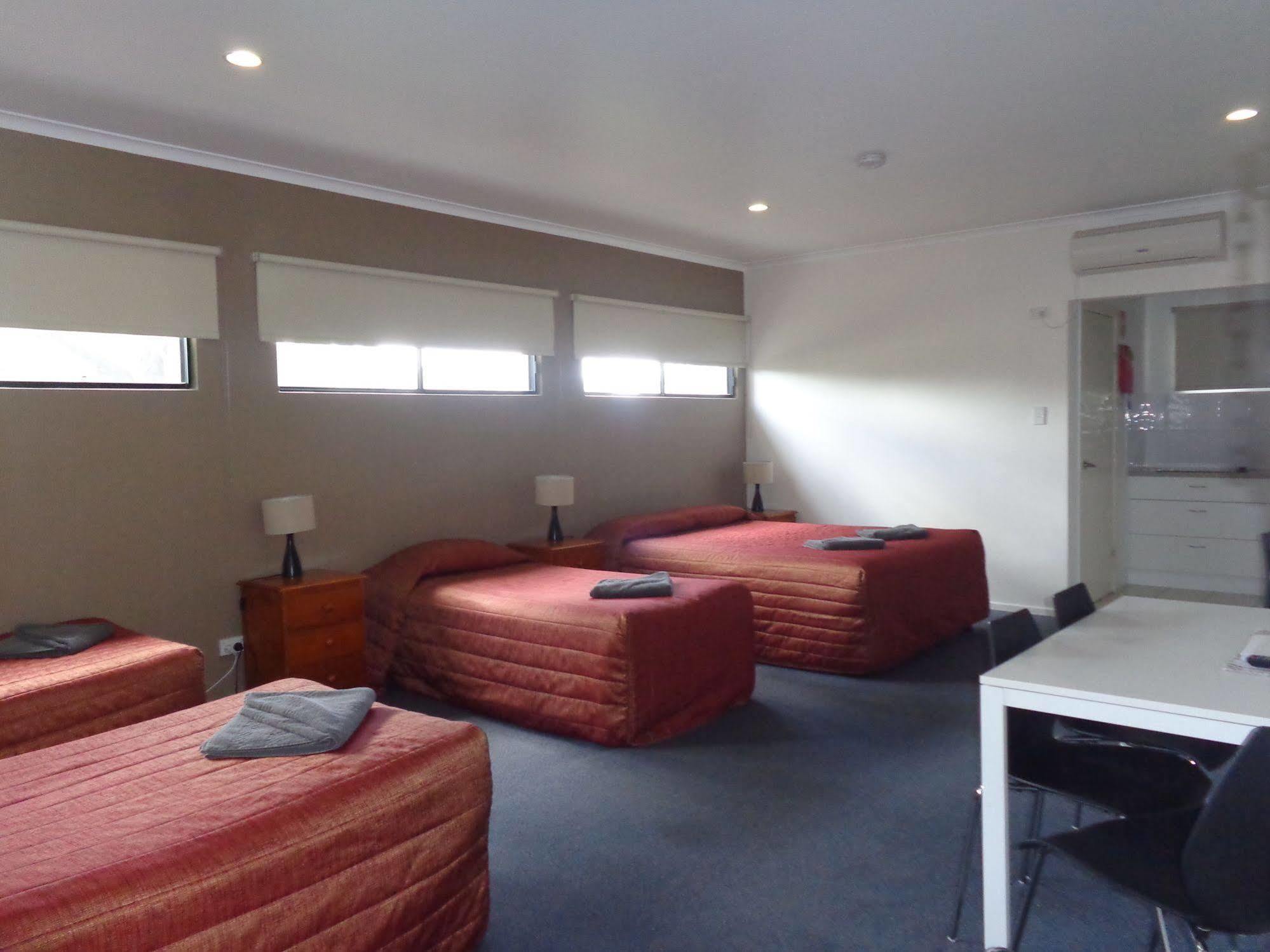 מורי Artesian Spa Motel מראה חיצוני תמונה