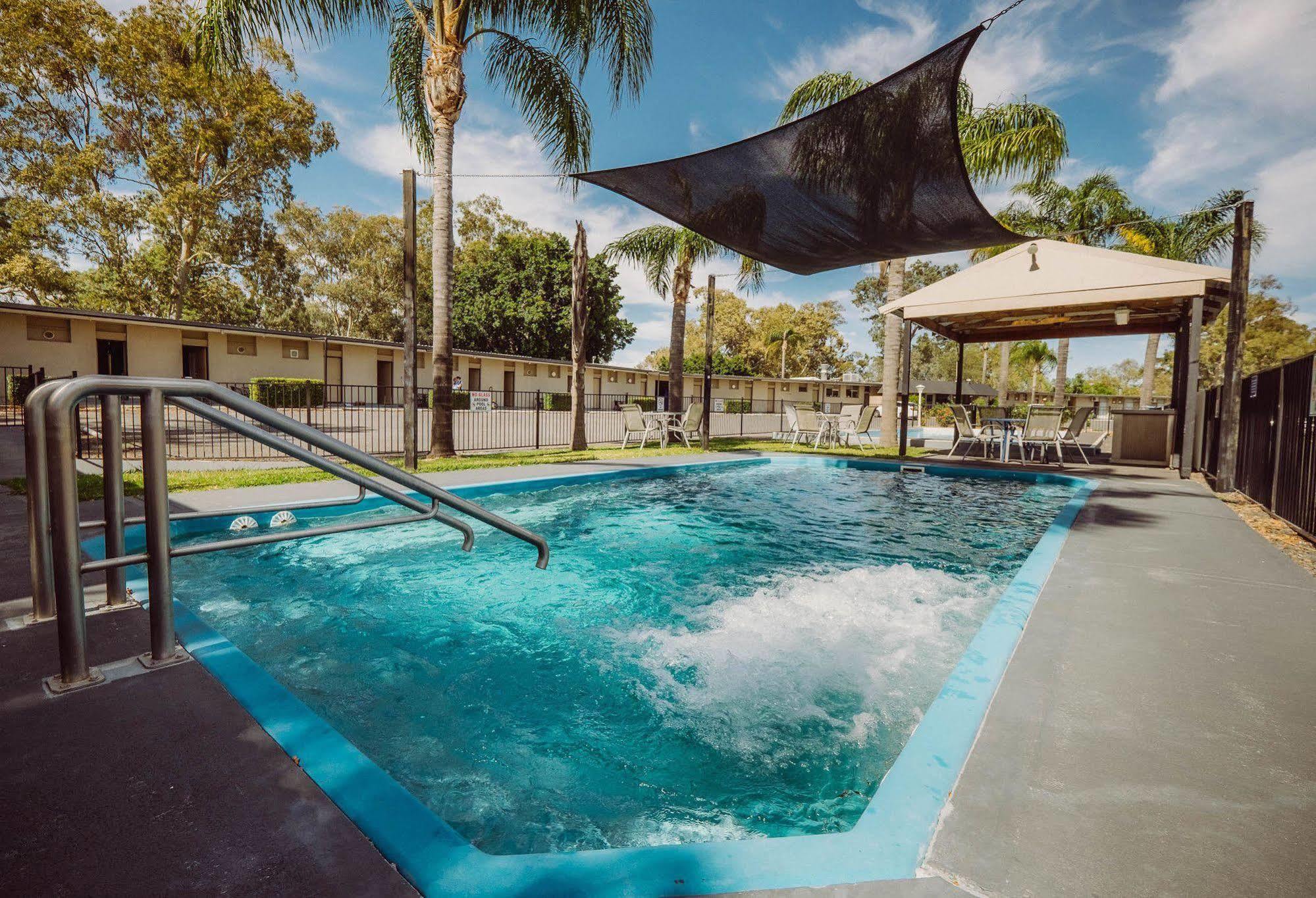 מורי Artesian Spa Motel מראה חיצוני תמונה